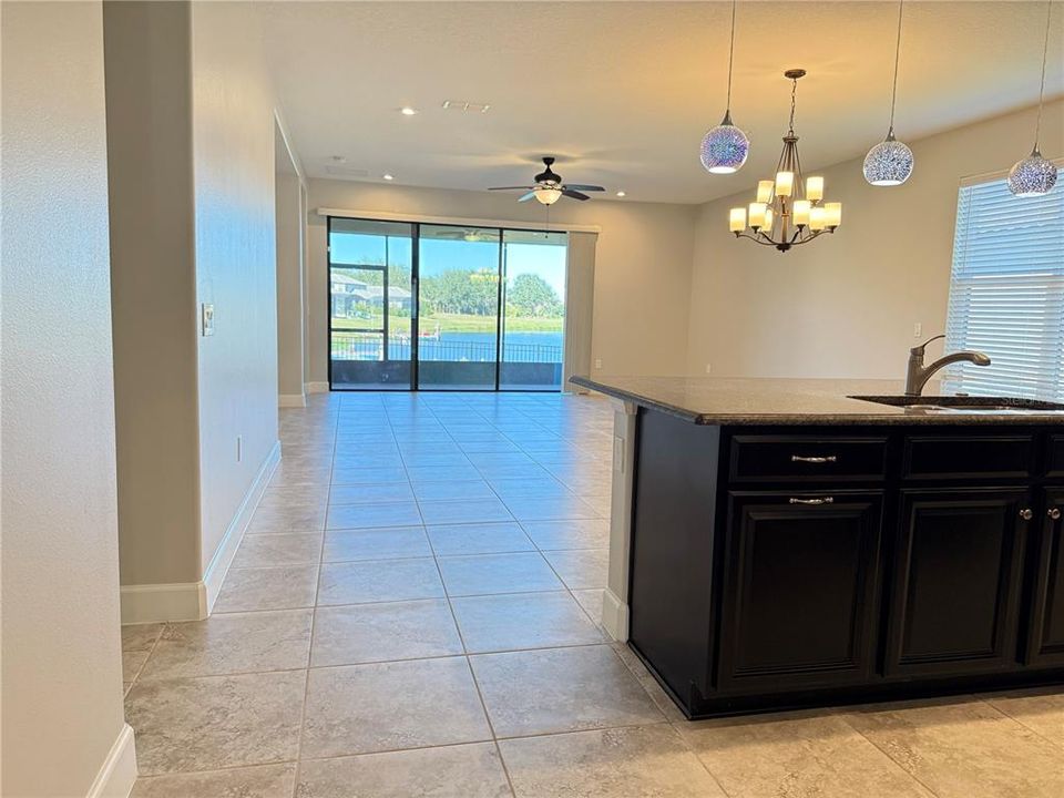 En Venta: $509,990 (4 camas, 3 baños, 2424 Pies cuadrados)