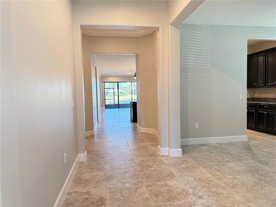 En Venta: $509,990 (4 camas, 3 baños, 2424 Pies cuadrados)