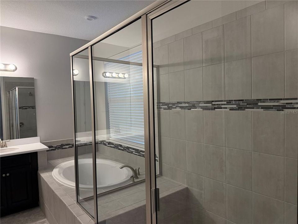 En Venta: $509,990 (4 camas, 3 baños, 2424 Pies cuadrados)