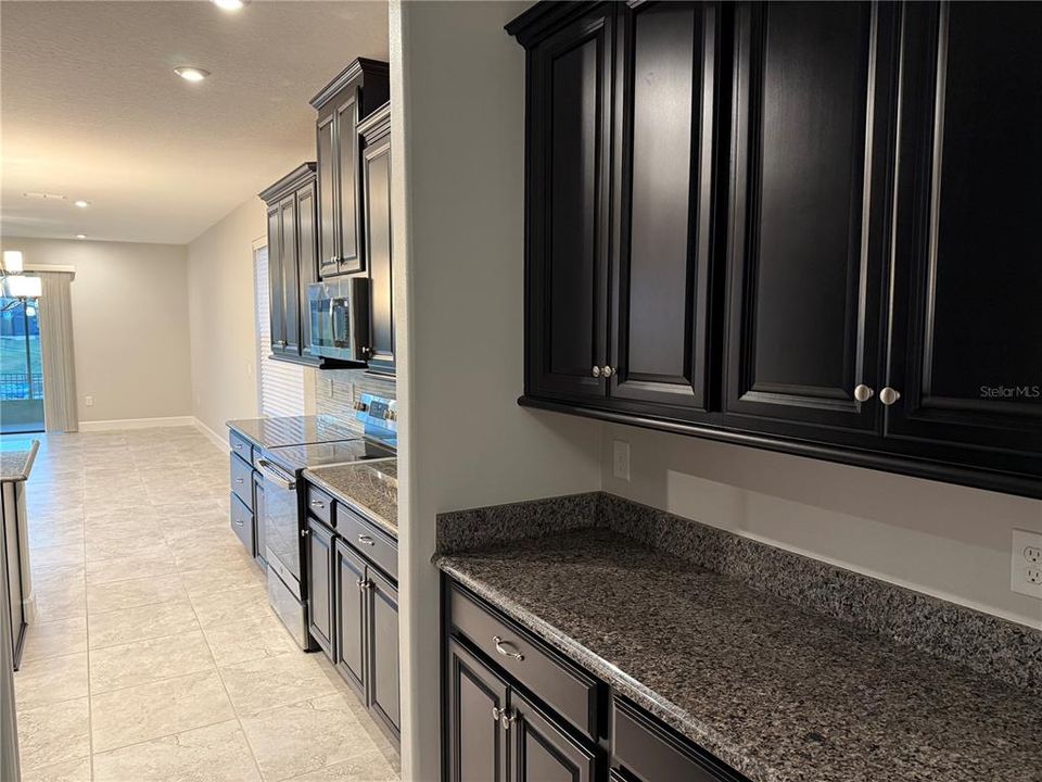 En Venta: $509,990 (4 camas, 3 baños, 2424 Pies cuadrados)