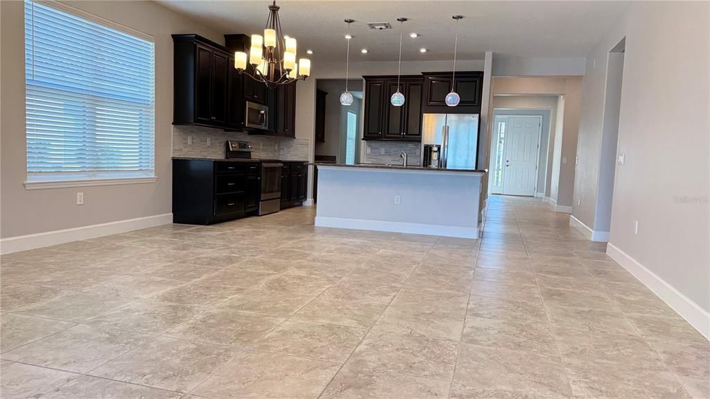 En Venta: $509,990 (4 camas, 3 baños, 2424 Pies cuadrados)