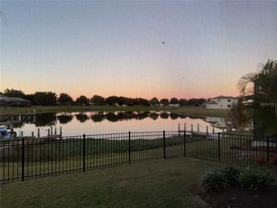 En Venta: $509,990 (4 camas, 3 baños, 2424 Pies cuadrados)