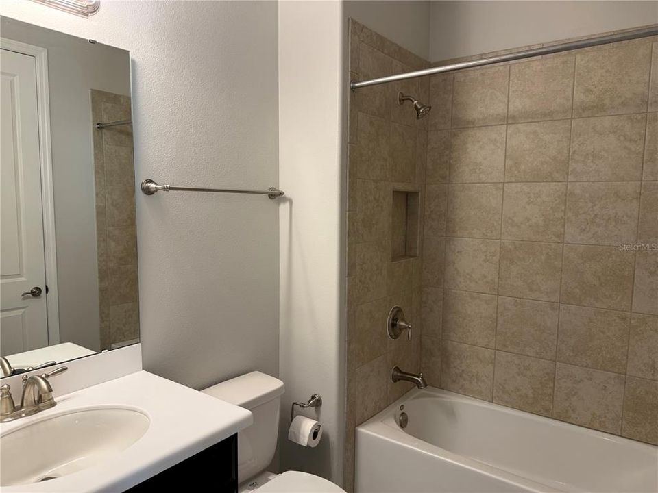 En Venta: $509,990 (4 camas, 3 baños, 2424 Pies cuadrados)