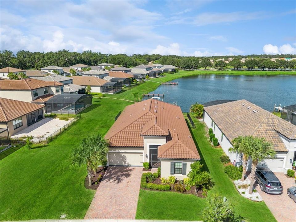 En Venta: $509,990 (4 camas, 3 baños, 2424 Pies cuadrados)