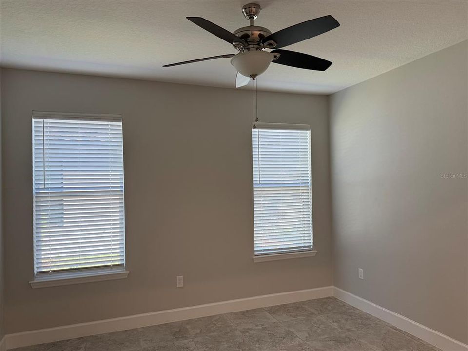 En Venta: $509,990 (4 camas, 3 baños, 2424 Pies cuadrados)