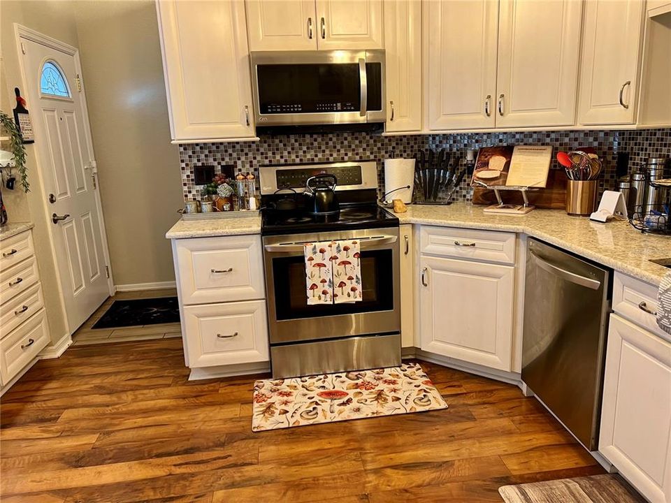 For Sale: $330,000 (3 beds, 2 baths, 1232 Square Feet)