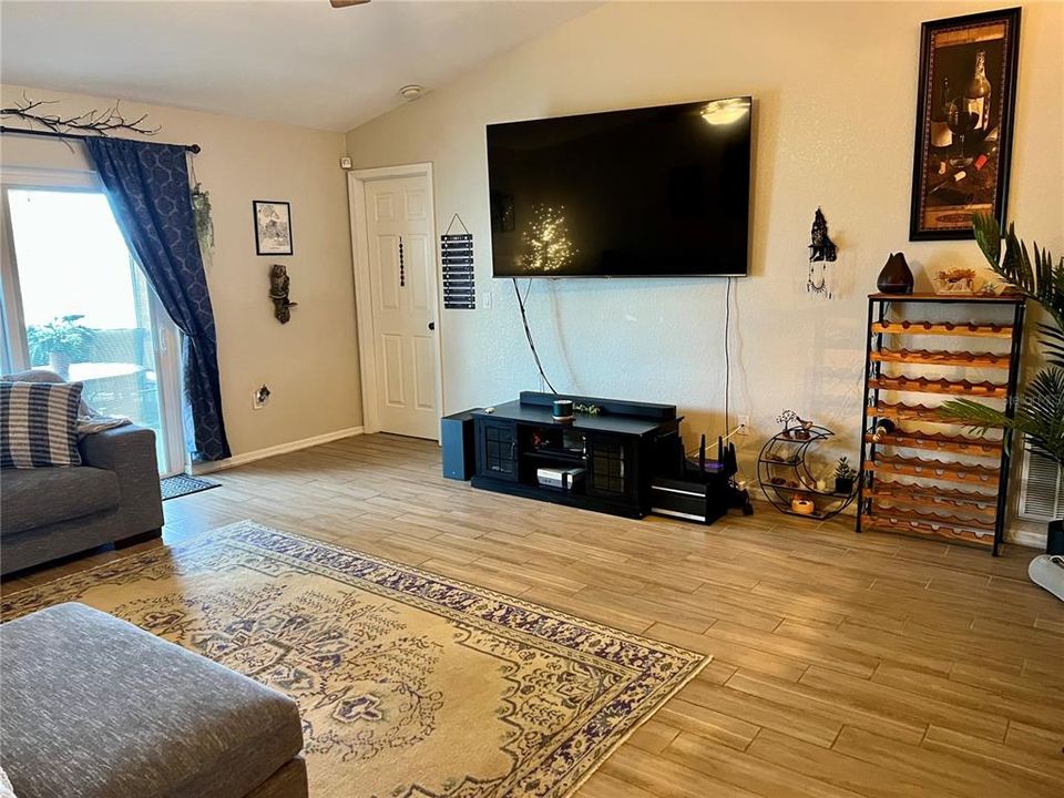 For Sale: $330,000 (3 beds, 2 baths, 1232 Square Feet)