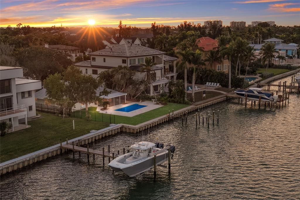 En Venta: $5,499,000 (0.37 acres)