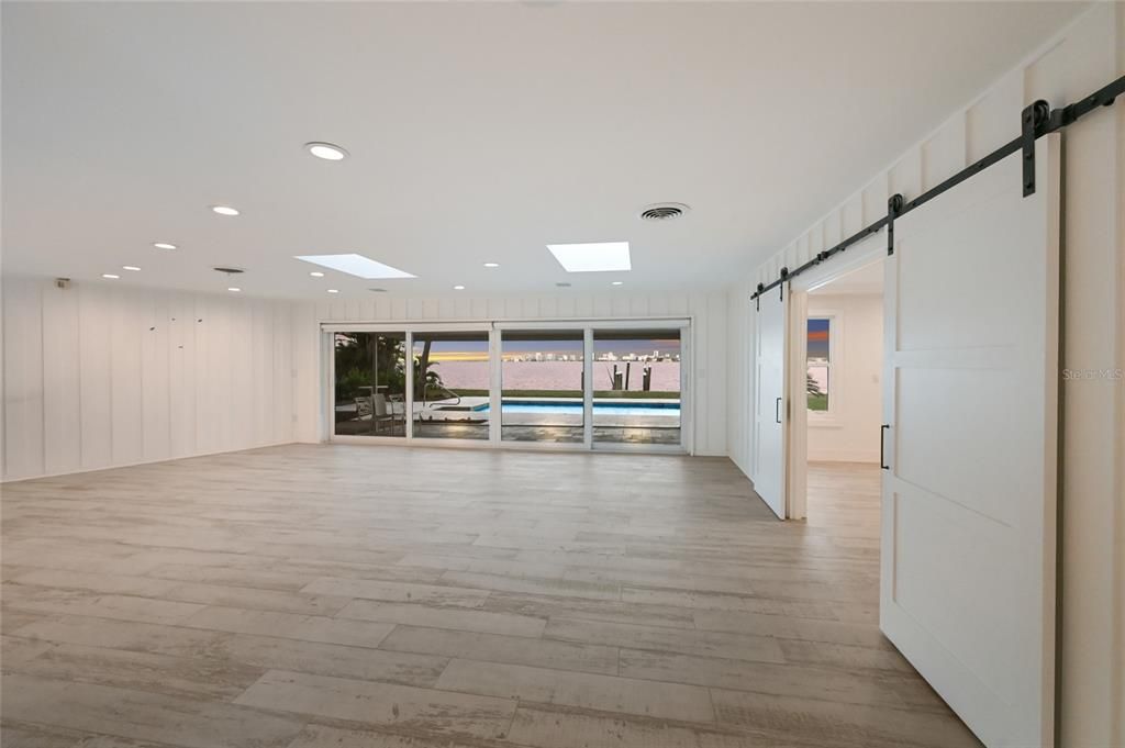 En Venta: $5,499,000 (0.37 acres)