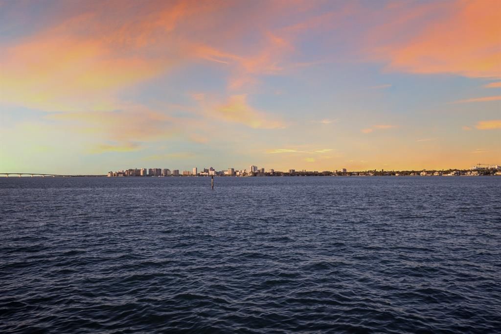 En Venta: $5,499,000 (0.37 acres)