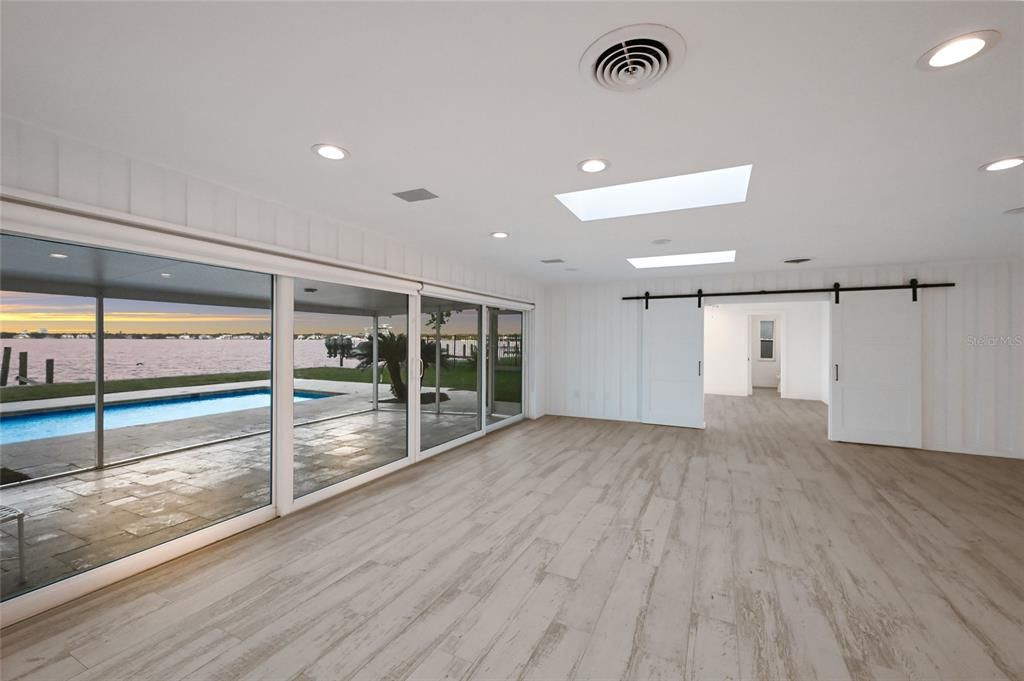 En Venta: $5,499,000 (0.37 acres)