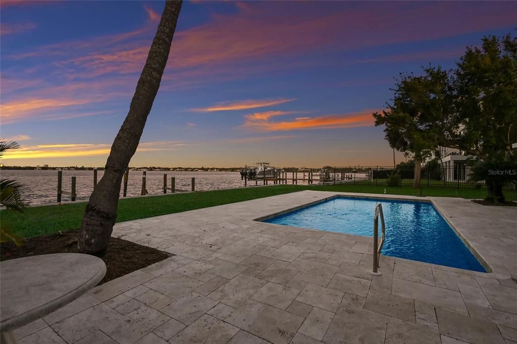 En Venta: $5,499,000 (0.37 acres)