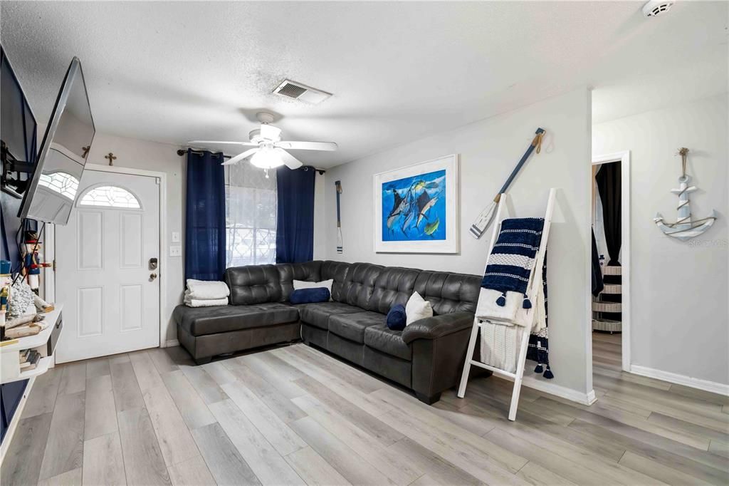 На продажу: $285,000 (3 спален, 2 ванн, 1363 Квадратных фут)