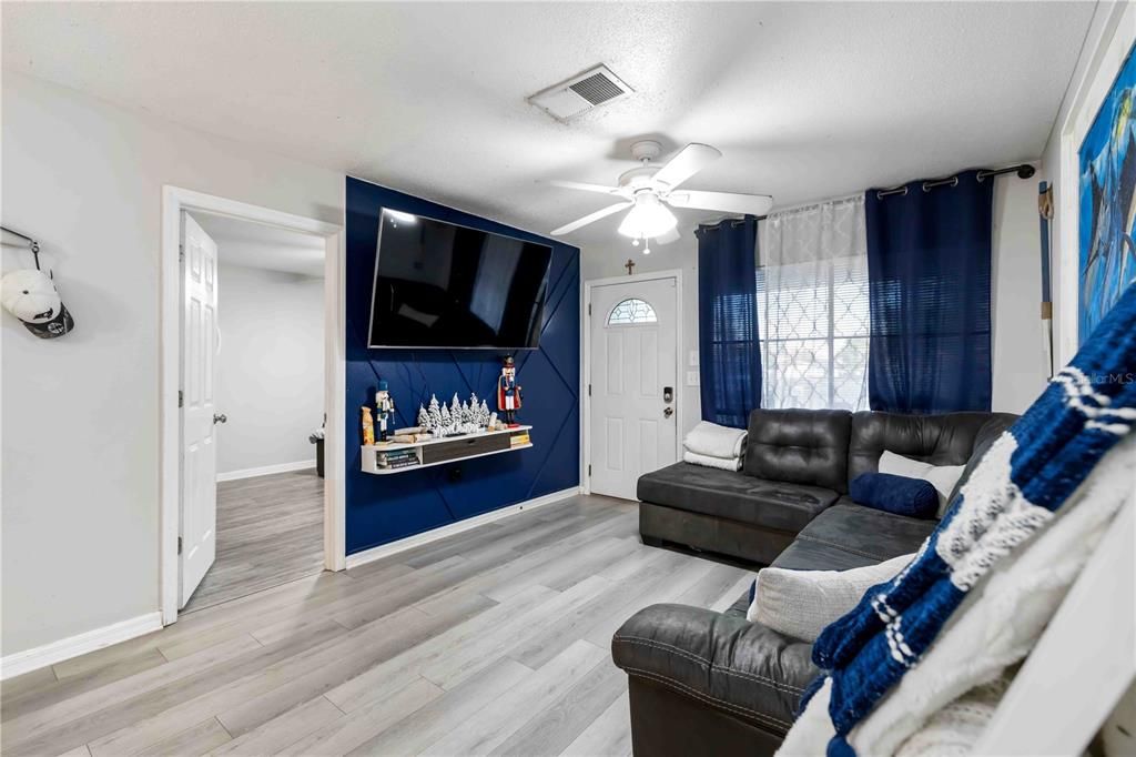 На продажу: $285,000 (3 спален, 2 ванн, 1363 Квадратных фут)