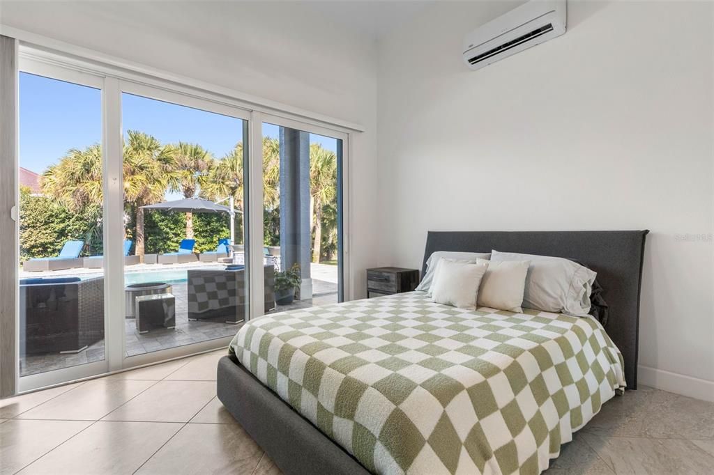 Active With Contract: $1,999,000 (5 beds, 4 baths, 3370 Square Feet)
