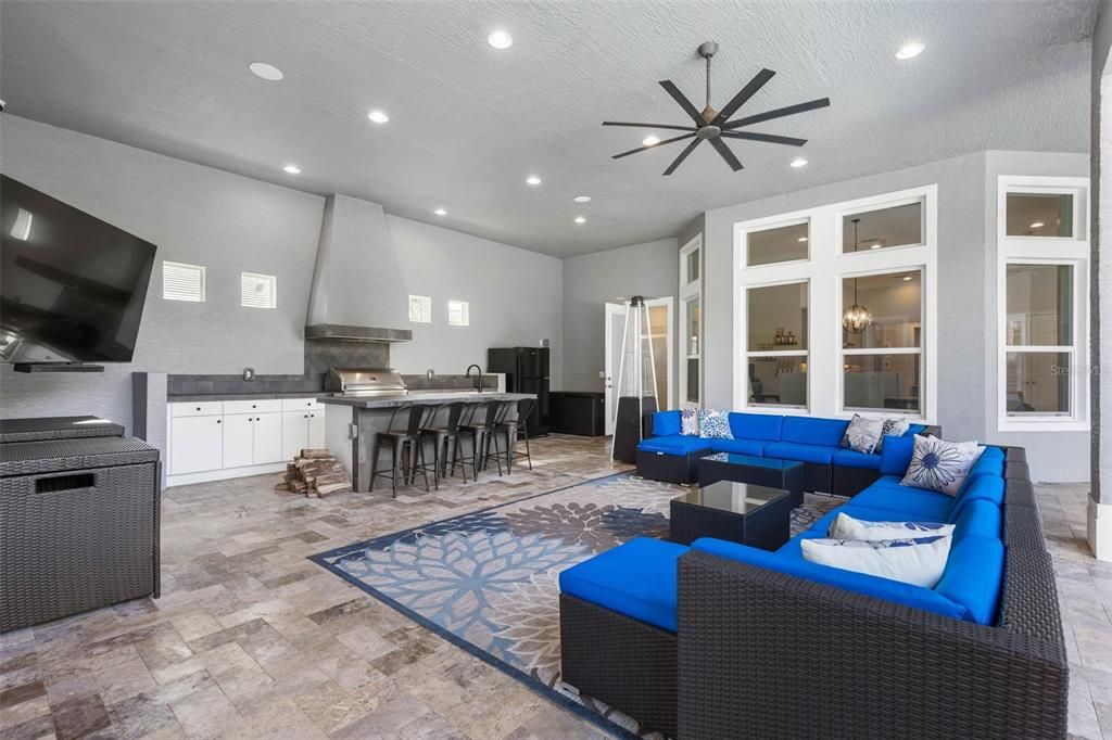 Active With Contract: $1,999,000 (5 beds, 4 baths, 3370 Square Feet)