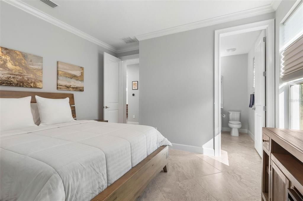 Active With Contract: $1,999,000 (5 beds, 4 baths, 3370 Square Feet)