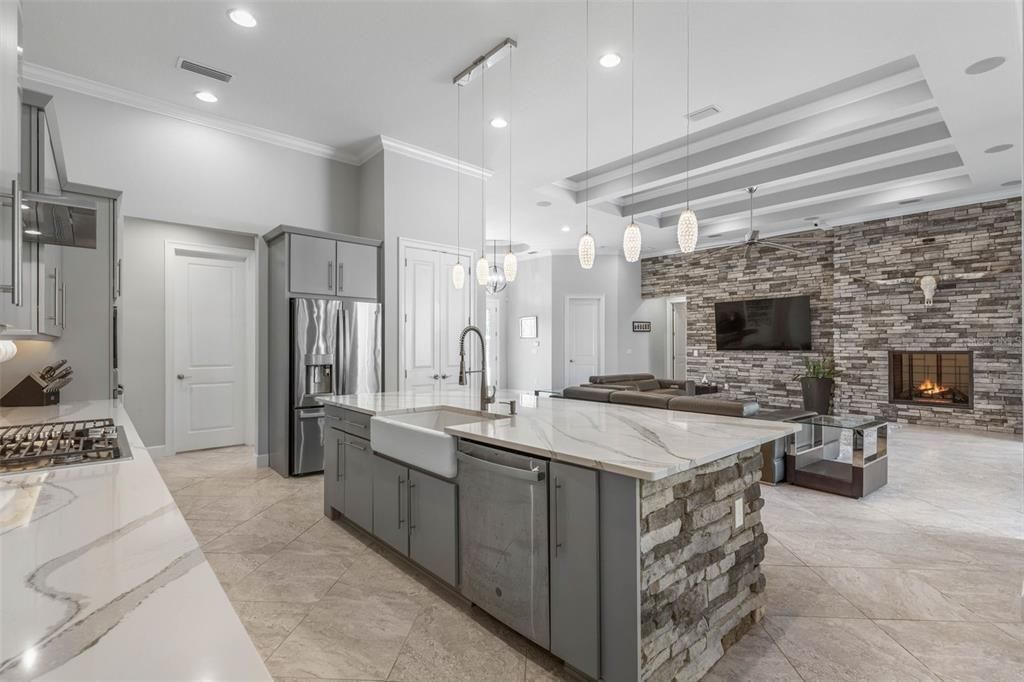Active With Contract: $1,999,000 (5 beds, 4 baths, 3370 Square Feet)