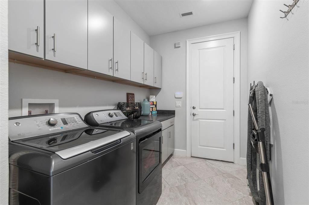 Active With Contract: $1,999,000 (5 beds, 4 baths, 3370 Square Feet)