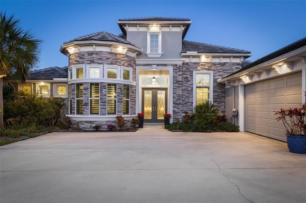 Active With Contract: $1,999,000 (5 beds, 4 baths, 3370 Square Feet)