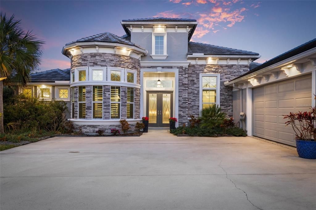 Active With Contract: $1,999,000 (5 beds, 4 baths, 3370 Square Feet)