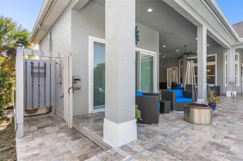 Active With Contract: $1,999,000 (5 beds, 4 baths, 3370 Square Feet)