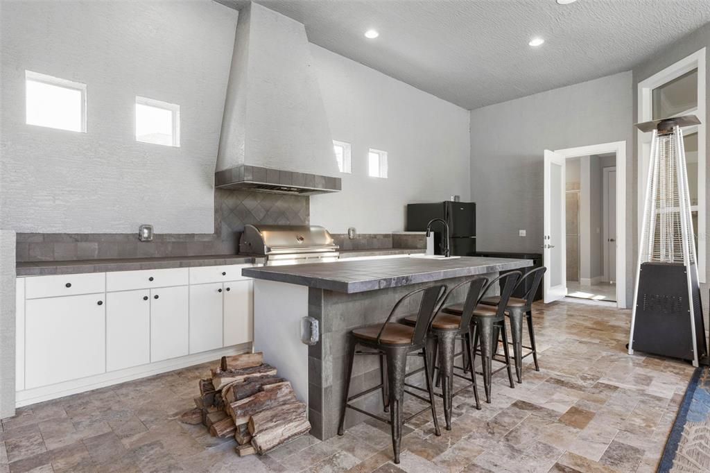 Active With Contract: $1,999,000 (5 beds, 4 baths, 3370 Square Feet)