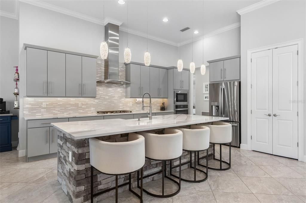 Active With Contract: $1,999,000 (5 beds, 4 baths, 3370 Square Feet)