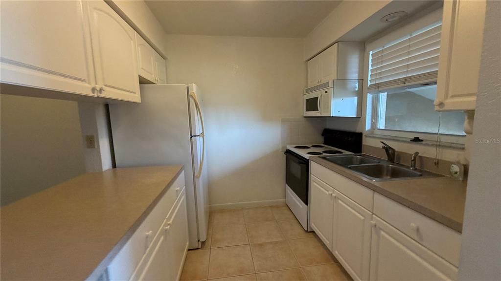 出租: $1,350 (2 贝兹, 1 浴室, 895 平方英尺)