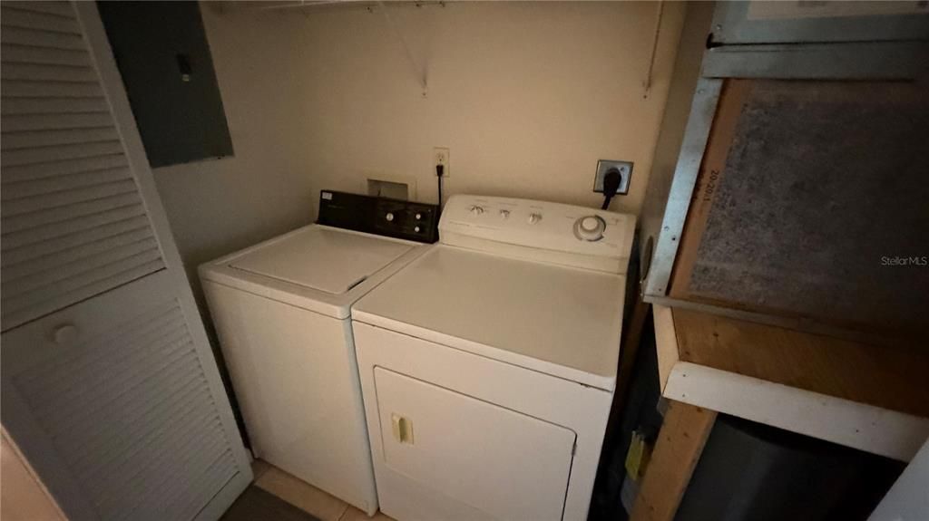 出租: $1,350 (2 贝兹, 1 浴室, 895 平方英尺)