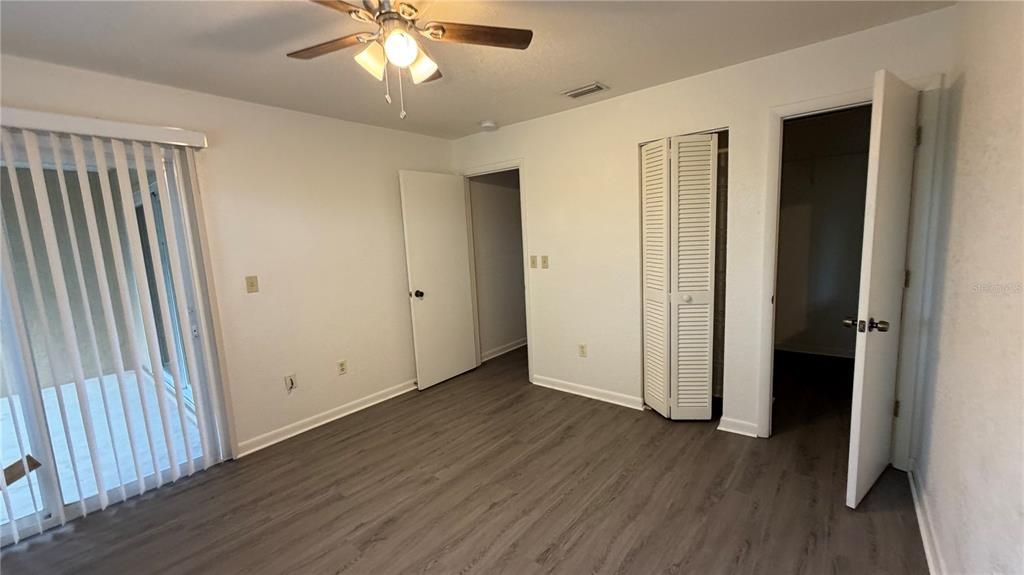 出租: $1,350 (2 贝兹, 1 浴室, 895 平方英尺)