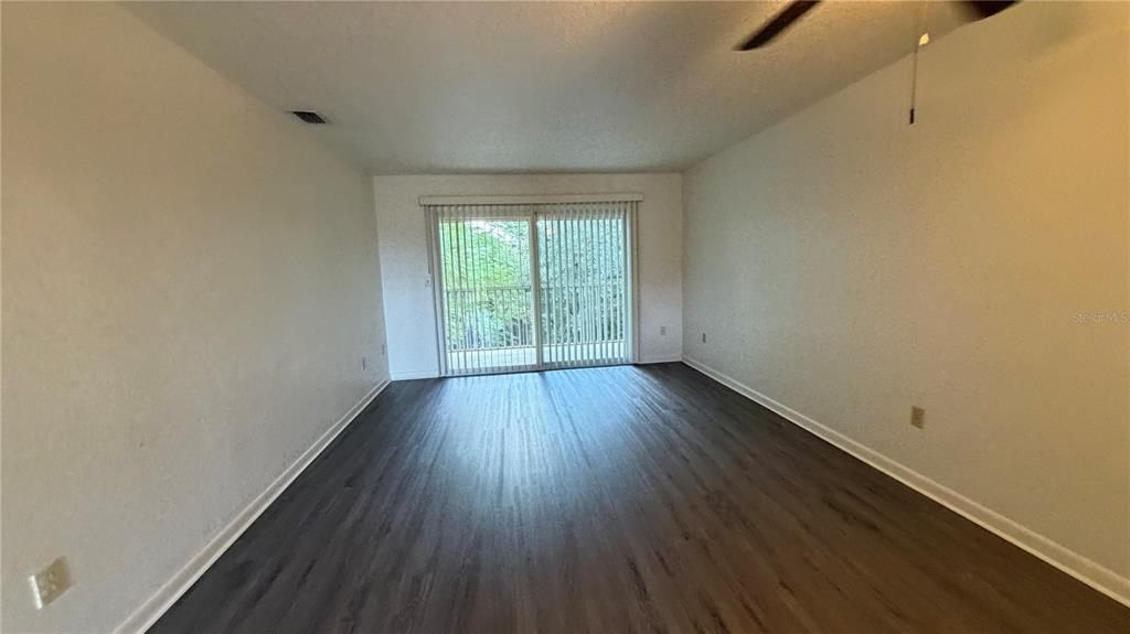 出租: $1,350 (2 贝兹, 1 浴室, 895 平方英尺)