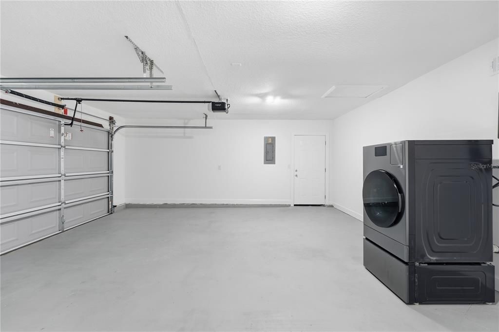 For Sale: $330,000 (3 beds, 2 baths, 1427 Square Feet)