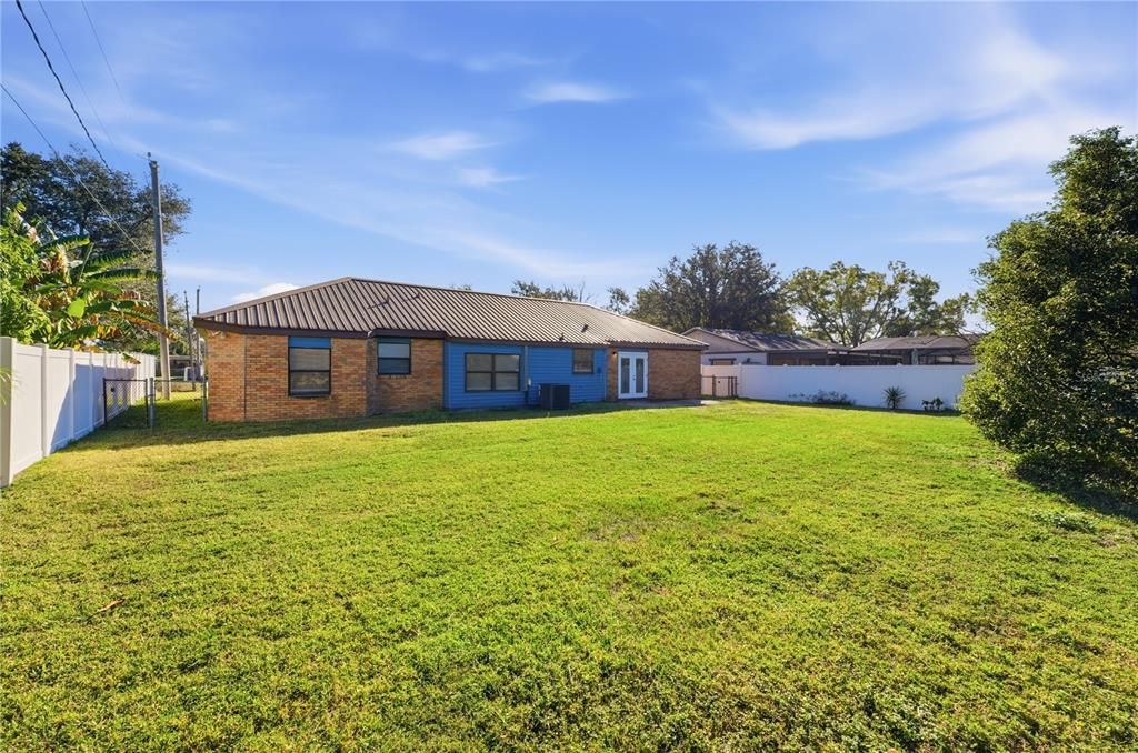 For Sale: $330,000 (3 beds, 2 baths, 1427 Square Feet)