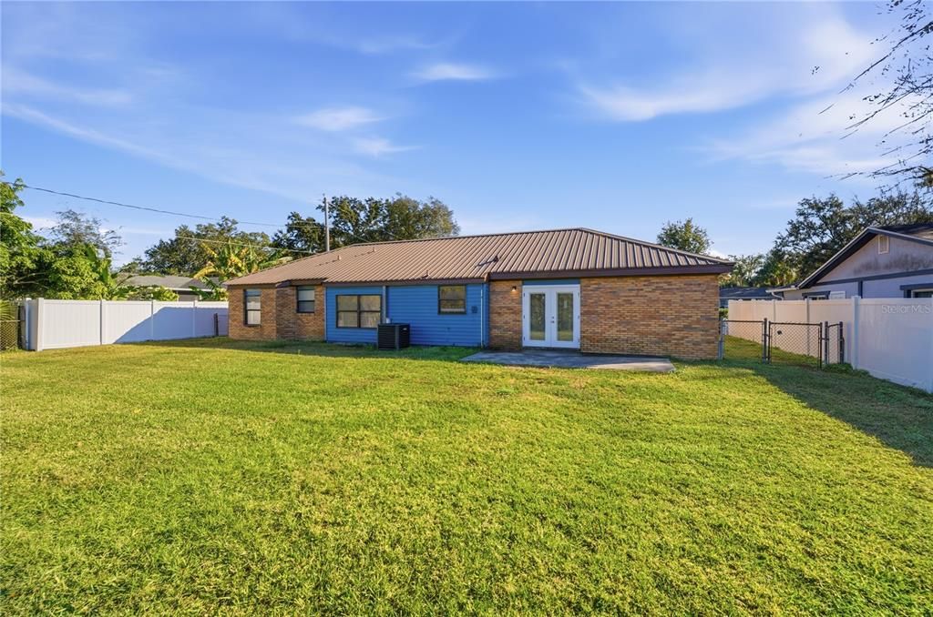 For Sale: $330,000 (3 beds, 2 baths, 1427 Square Feet)