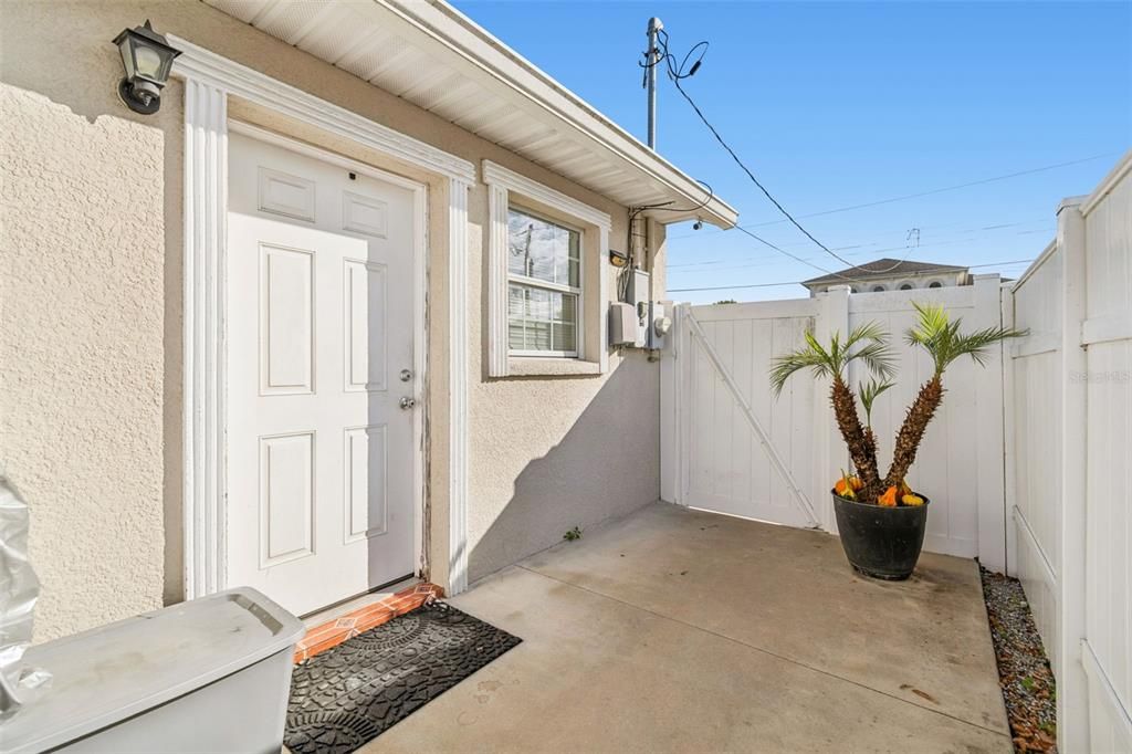 待售: $549,900 (3 贝兹, 3 浴室, 2044 平方英尺)