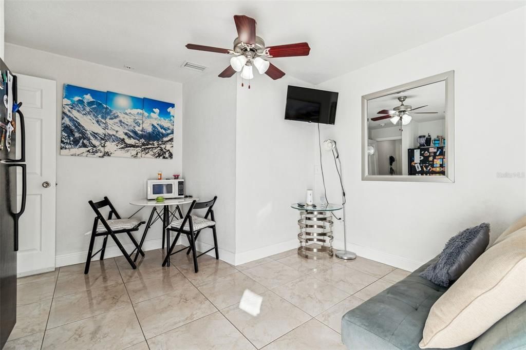 待售: $549,900 (3 贝兹, 3 浴室, 2044 平方英尺)