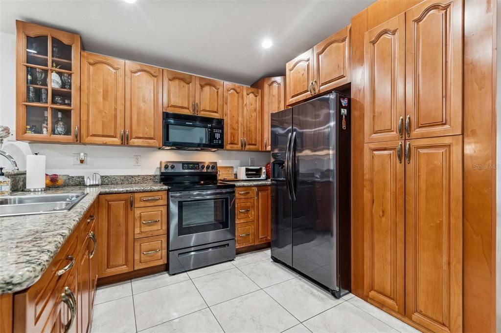 待售: $549,900 (3 贝兹, 3 浴室, 2044 平方英尺)