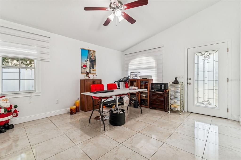 待售: $549,900 (3 贝兹, 3 浴室, 2044 平方英尺)