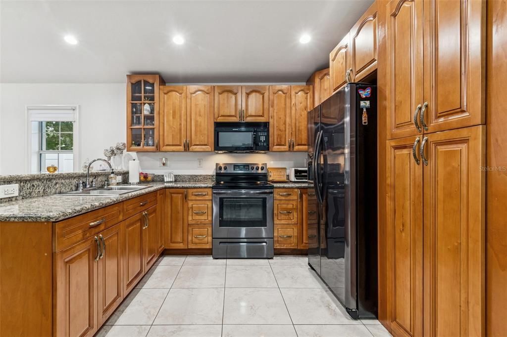 待售: $549,900 (3 贝兹, 3 浴室, 2044 平方英尺)