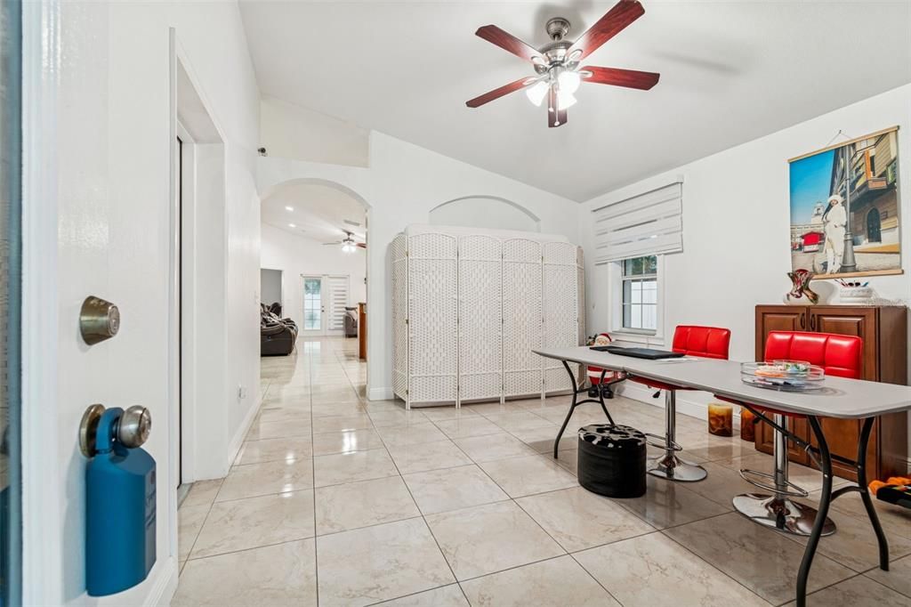 待售: $549,900 (3 贝兹, 3 浴室, 2044 平方英尺)