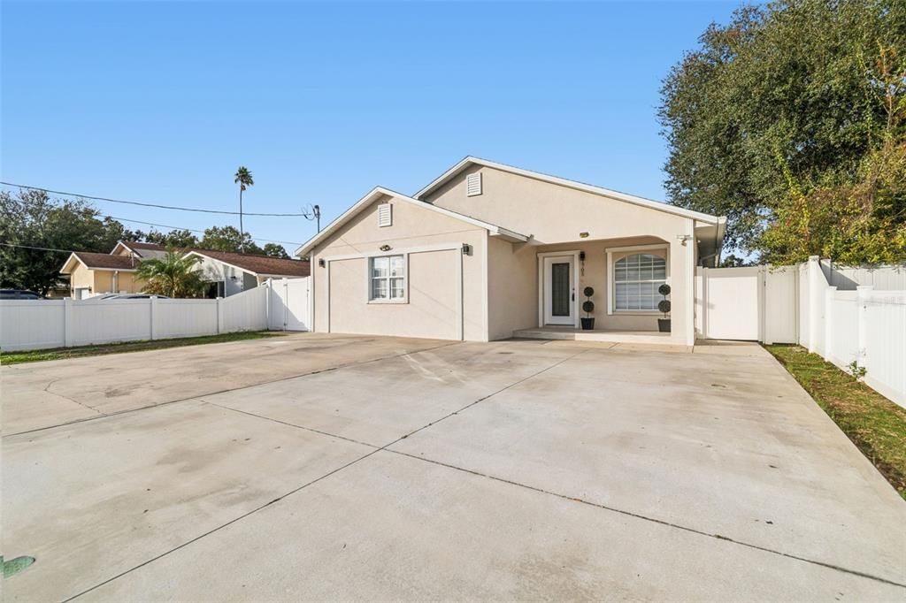 En Venta: $549,900 (3 camas, 3 baños, 2044 Pies cuadrados)