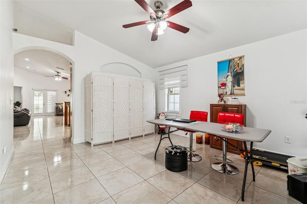 待售: $549,900 (3 贝兹, 3 浴室, 2044 平方英尺)