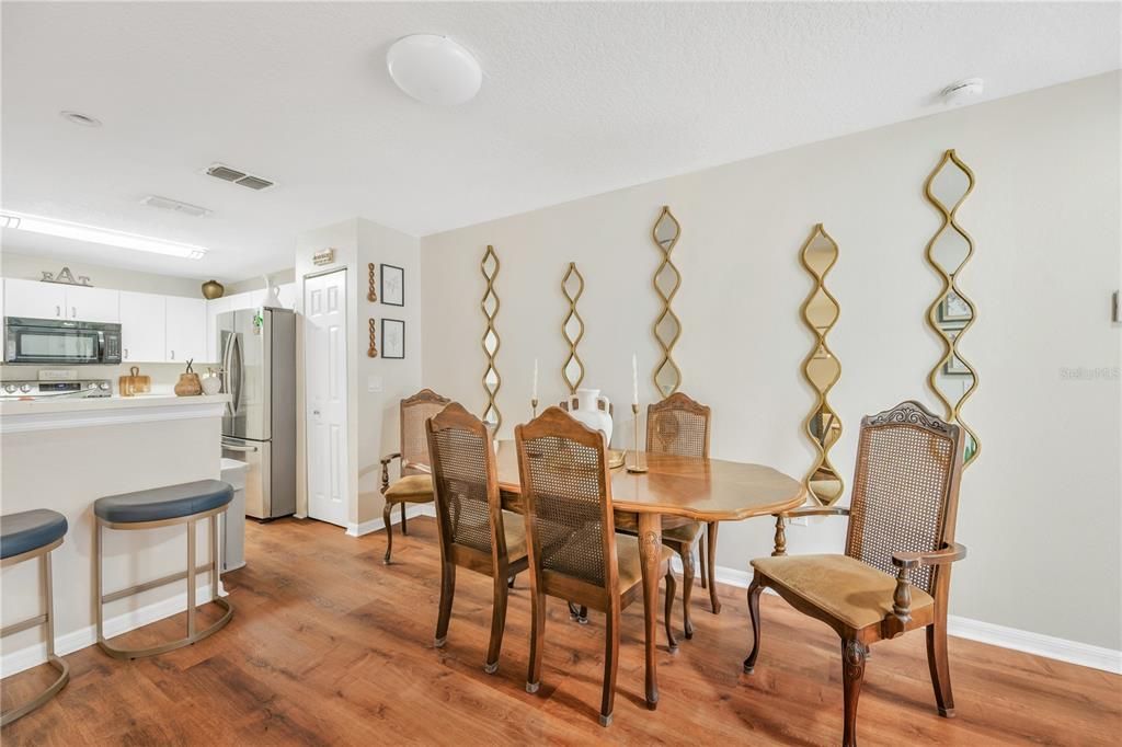 待售: $349,000 (4 贝兹, 2 浴室, 1543 平方英尺)