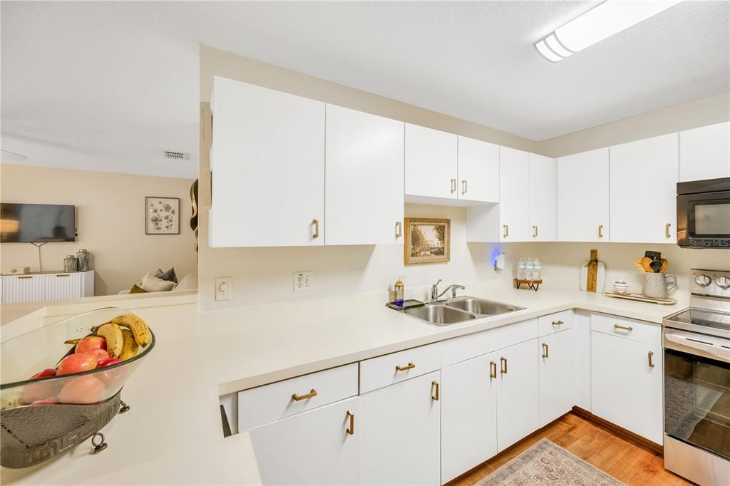 待售: $349,000 (4 贝兹, 2 浴室, 1543 平方英尺)