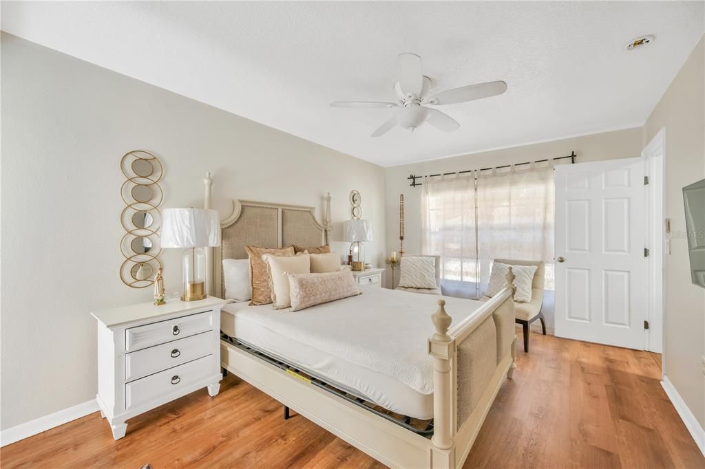 待售: $349,000 (4 贝兹, 2 浴室, 1543 平方英尺)