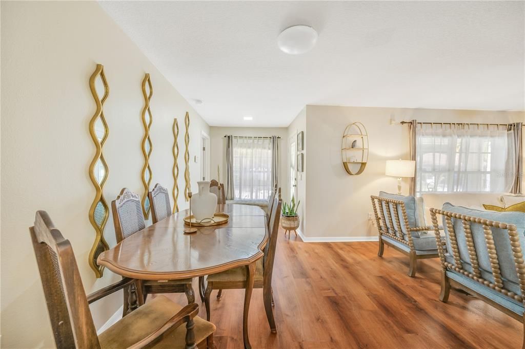 待售: $349,000 (4 贝兹, 2 浴室, 1543 平方英尺)