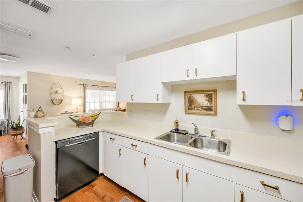 待售: $349,000 (4 贝兹, 2 浴室, 1543 平方英尺)