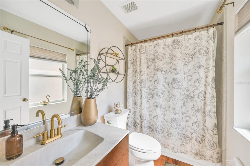 待售: $349,000 (4 贝兹, 2 浴室, 1543 平方英尺)