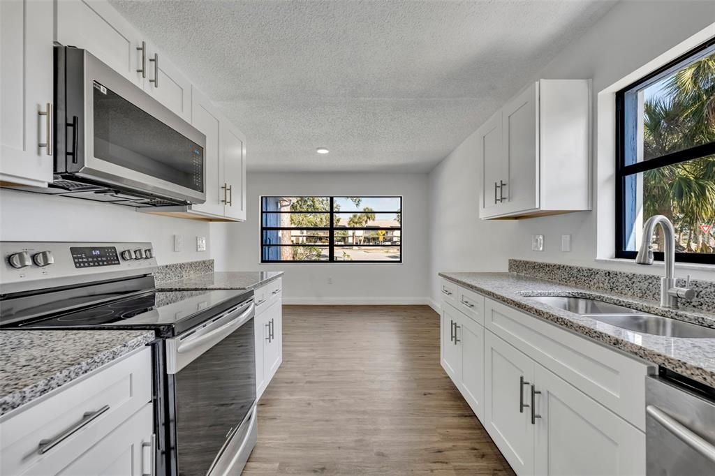 待售: $349,000 (2 贝兹, 2 浴室, 1431 平方英尺)